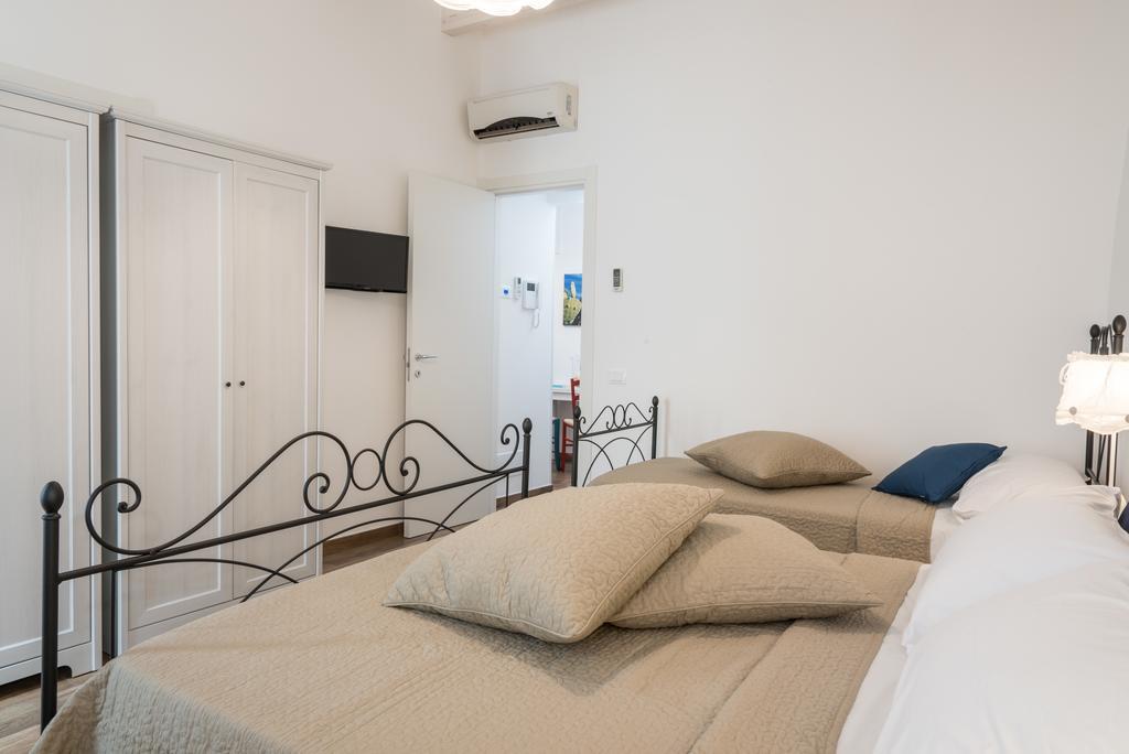 Ferienwohnung Casa Rebecca Monopoli Zimmer foto